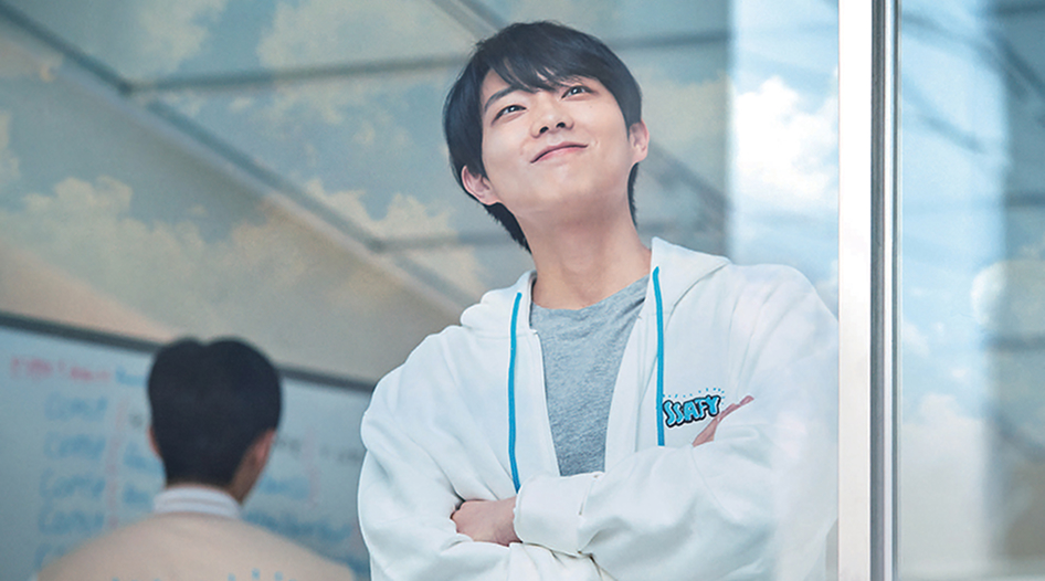 삼성청년SW·AI아카데미 후드티를 입은 청년의 모습